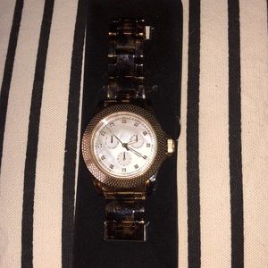 Ladies flip lock expandable vintage tortoise shell brown watch with crystals